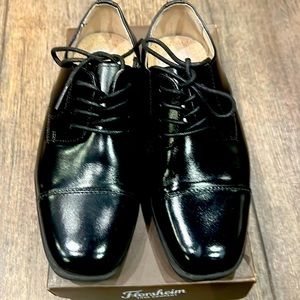 Boys black dress shoe size 2 worn once